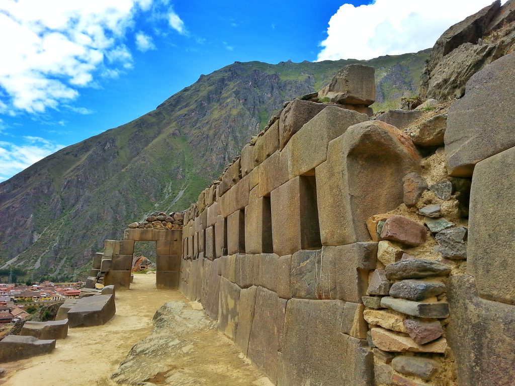 Temple Hill at Ollantaytambo Ruins 1024x768