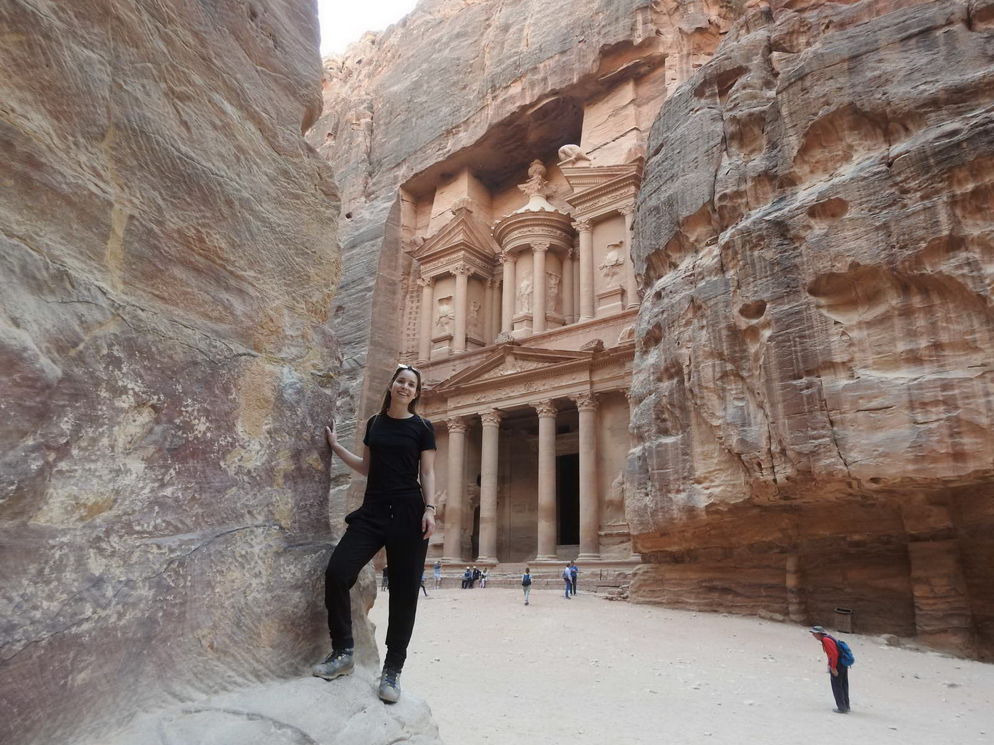 Petra’s Hidden Water Miracle: Archaeologists Uncover a New Engineering Marvel Beneath the Rose-Red City